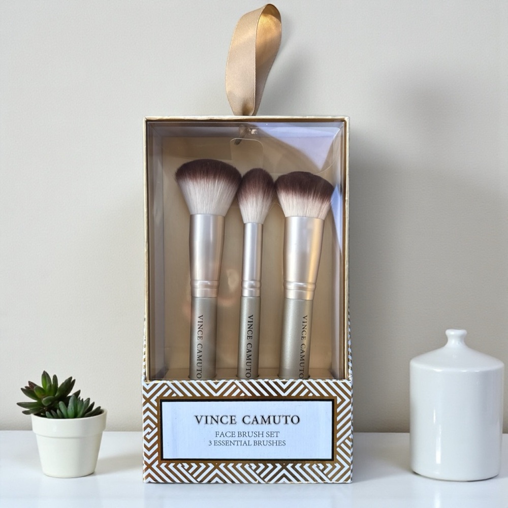 Vince Camuto Gold Face makeup Brush Trio